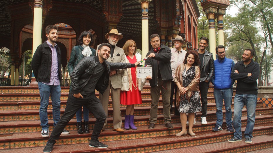 La cinta es protagonizada por Carmen Maura, Fernando Luján, Cecilia Suárez, Irene Azuela, Erick Elías, Francisco de la Reguera, Eduardo España y Anabel Ferreira, entre otros